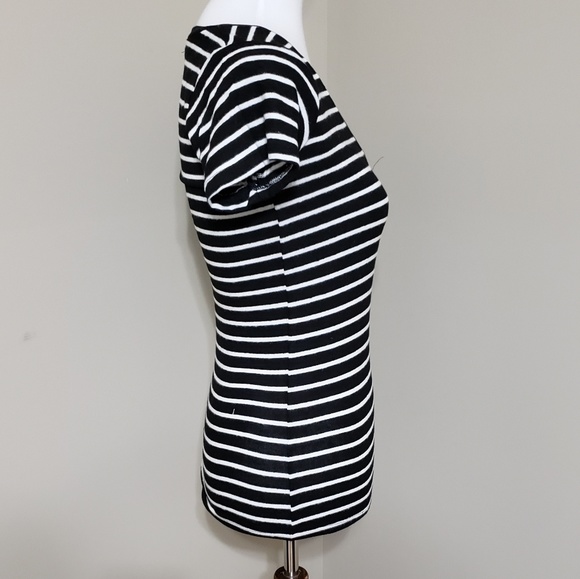 Black and white striped v-neck tee - Picture 3 of 5
